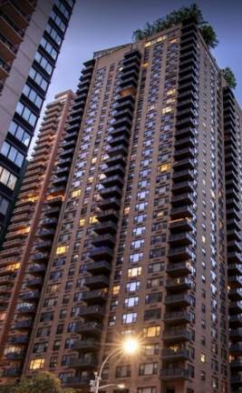 The Murray Hill Tower Apartments on E. 40th Street. Median rents in the borough hit another record high of $4,000 in July, according to a new analysis by the companies Douglas Elliman and Miller Samuel.