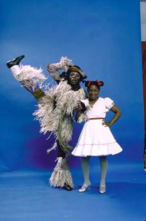 <b>Hinton Battle, seen her in a publicity photo with Stephanie Mills, was only 18 when he landed the role of the Scarecrow.</b> Photo: Martha Swope. Billy Rose Theatre Division. NYPL Digital Collections Image