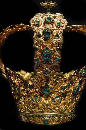 The gold and emerald Crown of the Andes (parts made in c. 1660 and c. 1770) was fashioned for a statue of the Virgin Mary in the cathedral of Popayán, Colombia. Gold and emeralds. Photo: Adel Gorgy