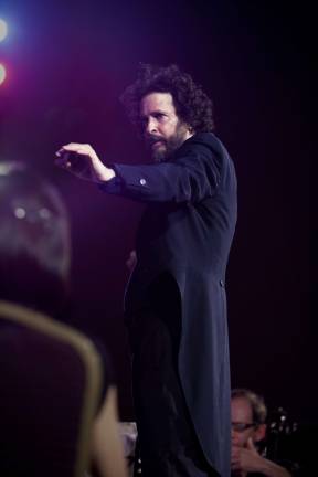 Gregory Singer conducting the Manhattan Symphonie. Photo: David Usui.
