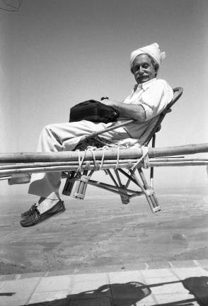 Barbara Radice. &quot;Sottsass in India,&quot; 1988. Courtesy of Barbara Radice