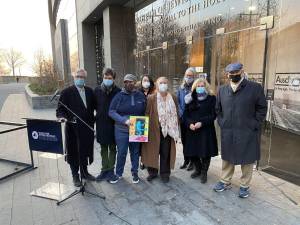 Staff, parents and students of PS-IS 276 joined elected officials Rep. Carolyn B. Maloney, State Senators Brad Holyman and Brian Kavanagh, State Assembly Member Yuh-Line Niou and Manhattan Borough President Gale A. Brewer at the Museum of Jewish Heritage. Photo: Museum of Jewish Heritage on Twitter