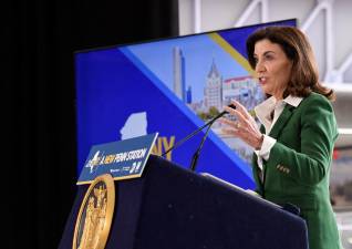 Governor Kathy Hochul of New York at Moynihan Train Hall on Thursday, Jun. 9, 2022 to announce the solicitation of proposals to renovate Penn Station. Photo: Marc A. Hermann / MTA