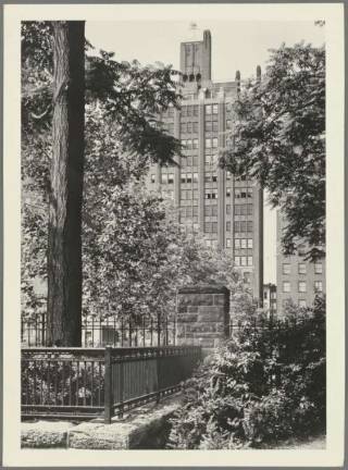 10 Gracie Square, one of the most exclusive old-line co-ops in the city, as seen looking north from Carl Schurz Park in a circa 1960s photograph. Barack and Michelle Obama have toured duplexes in the riverfront property, whose storied residents have included Whitneys, Vanderbilts, Mellons and Astors.&#160;Photo: Wurts Brothers, via&#160;New York Public Library collection&#160;