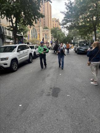 The pipes played by Al Gonzalez and a Bodhran drum strummed by Mary Courtney led a horse-drawn carriage driven by Christina Hanson. A huge poster of Malachy McCourt with his bestselling book, <i>A Monk Swimming, </i>was the “passenger” on the back seat of the carriage.