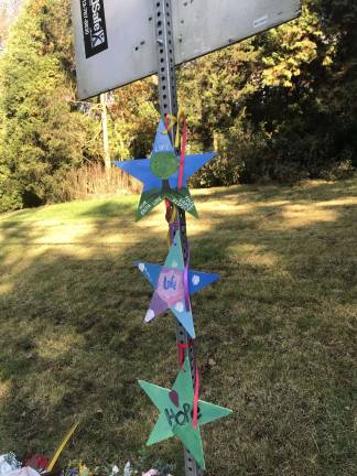 These &#x201c;Stars of Hope&#x201d; adorn a makeshift memorial a block or two from the Tree of Life Congregation in Pittsburgh on Tuesday. They were painted by the children and parents of Congregation Rodeph Sholom on the Upper West Side as an offering of love and a display of solidarity with the grieving Jewish community of Squirrel Hill. Photo: Jeff Parness / Stars of HOPE Program