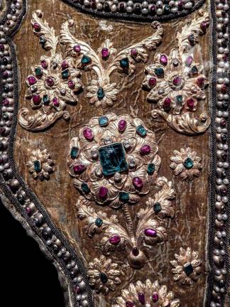 Thousands of spectators often watched processions through the Hall of Mirrors in which fabulous gifts, like this Ottoman jeweled quiver, were presented to French monarchs at Versailles. Photo: Adel Gorgy