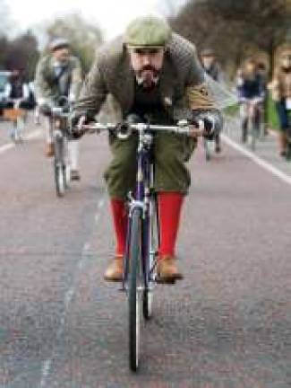 Throwback Threads for Vintage Cycling Enthusiasts