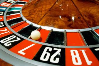 Are Casino Apps the New Subway Distraction? What West Siders Are Playing