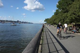 Cyclists and pedestrians in Riverside Park. Photo: Flickr (Howard Brier)