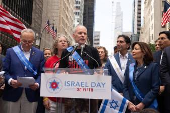Former hostages Keith and Avi Siegel, Sen. Charles Schumer and Gov. Kathy Hochul.