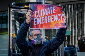 Local climate activists, working with the Insure Our Future Network, gathered outside AIG Headquarters in Manhattan in May 2021 to demand that AIG take action on climate change. Photo: Erik McGregor, via Flickr