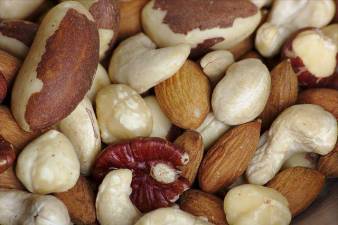 A handful of raw mixed nuts can go a long way to cut heart disease. Photo: Wikimedia commons