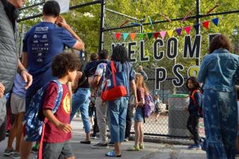 A line of parents waiting to drop off their children on the first day of school wrapped around the block at P.S. 87, on West 77th Street between Amsterdam and Columbus Avenues. Photo: Abigail Gruskin