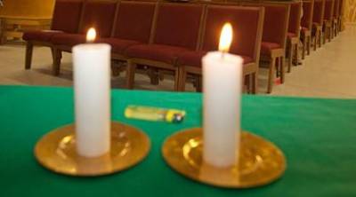 An Upper East Woman recalls some bittersweet memories involving Yom Kippur candles used by her mother long ago. Photo: Wikimedia Commons