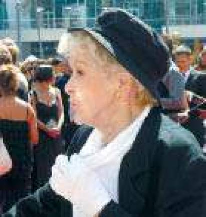 Elaine Stritch mourned as a feisty, funny broad