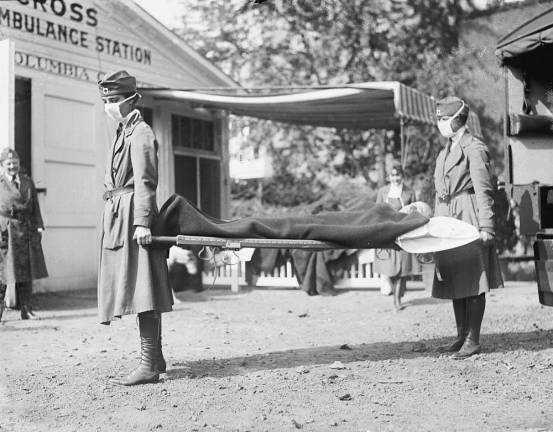 Demonstration at the Red Cross Emergency Ambulance Station in Washington, D.C., during the influenza pandemic of 1918. Photo: National Photo Collection at the Library of Congress, via Wikimedia Commons