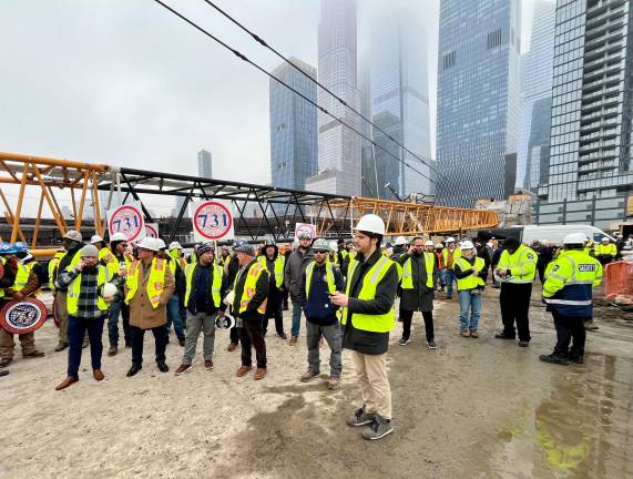 Some of the 1,000 Gateway Project workers gathered for a rally near 12th Avenue to listen to Governor Hochul and Building Trades President Gary LaBarbara on February 17.