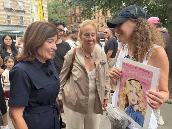 Dara Lehon shows off Dolly Parton art by Natalie Katz which proclaimed, “It costs a lot of money to look this cheap.”