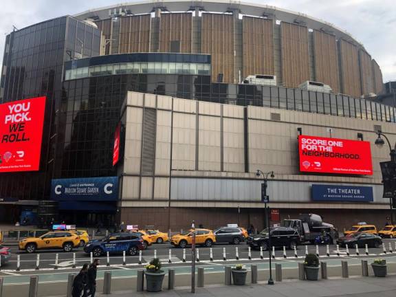 <b>The Hulu Theater at MSG would be demolished to make way for a new grand entrance to Penn Station on Eighth Ave. under a new plan that would partially privatize the nation’s busiest rail hub but keep MSG atop the terminal. </b>Photo: Keith J. Kelly