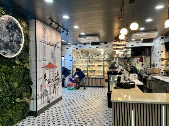 In a sneak preview, Straus News Media had a look inside New Absolute Bagels on December 27, sans customers. The inside decor reflected the new owner’s desire to have a place that customers could feel comfortable inside as they waited for their orders to be processed. The previous industrial non-chic has morphed into a showpiece.