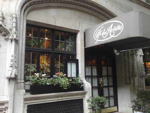 The original Café des Artistes, pictured above in 2008 a year before its closure.