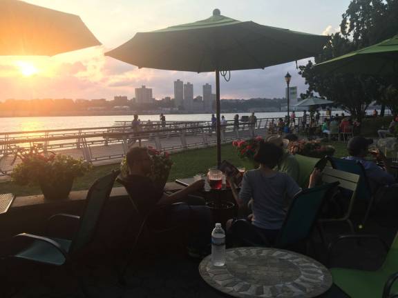 The Pier I Cafe is adjacent to the Hudson River, at about 70th Street. Photo: Victoria Edwards
