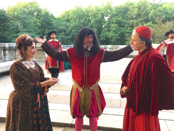 A scene from “The Three Musketeers,” staged by Hudson Warehouse on the north patio of the Soldiers’ and Sailors’ Monument in Riverside Park in July 2017. Photo: Susane Lee / Hudson Warehouse