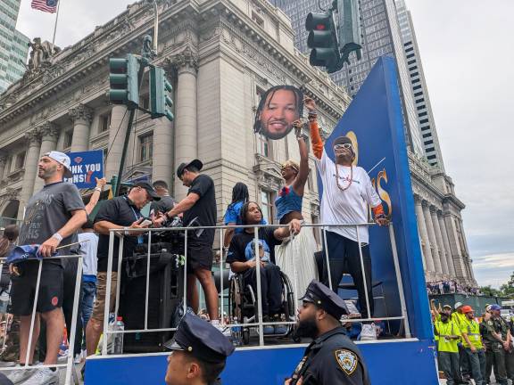 Knicks parade with Spike Lee on the Jalen Brunson float.