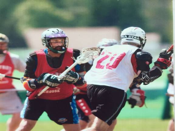 Stephan Russo (in red jersey) in &lt;saxo:ch value=&quot;226 128 168&quot;/&gt;Past Masters action at Lake Placid. Photo courtesy of Stephan Russo