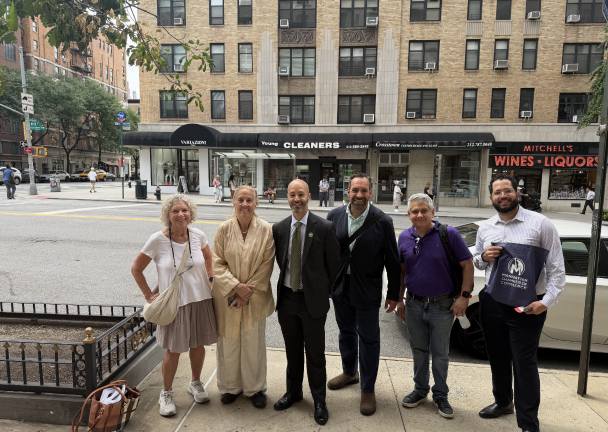 Brewer (second from left) and Minaya (third from left) spent an hour on the tour.