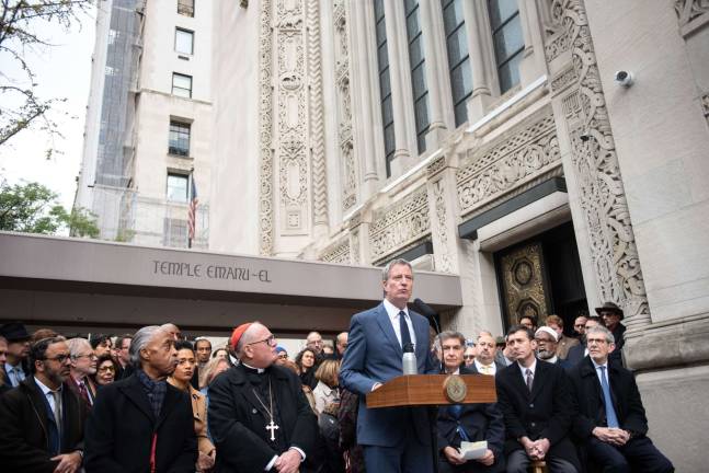 Mayor Bill de Blasio speaks at an Oct. 28 rally for interfaith unity outside Temple Emanu-El on Fifth Avenue. Photo: Michael Appleton/Mayoral Photography Office