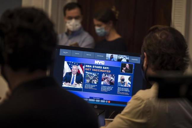 Getting the message across: at a press briefing by Mayor Bill de Blasio on Sept. 29, 2021. Photo: Ed Reed/Mayoral Photography Office