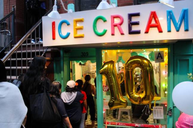 The line heading into Davey’s Ice Cream on the night David Yoo celebrated his tenth anniversary