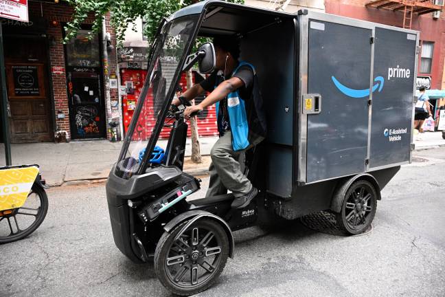 Amazon subcontracts around 5,000 delivery workers in New York City. A new Mamdani-backed bill could require that the company directly employs them.