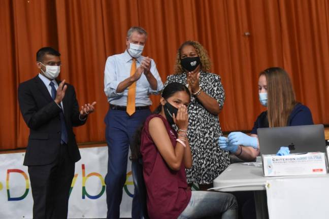 From left to right, back row: Health Commissioner Dr. Dave Chokshi, Mayor Bill de Blasio and Schools Chancellor Meisha Porter at Lehman High School in the Bronx to observe student vaccinations, July 27, 2021. Photo: Michael Appleton/Mayoral Photography Office