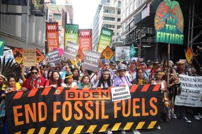 The UN General Assembly always attracts protestors and this year was no exception as thousands calling for the Biden Administration to do more to End Fossil Fuels marched near the UN. Photo: Steve Sands/New York Newswire