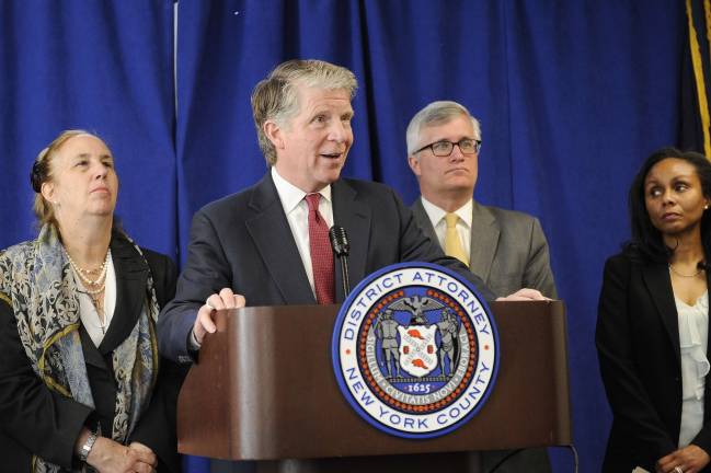 Manhattan District Attorney Cyrus Vance Jr. announcing the &quot;Clean Slate&quot; event at a press conference this week. Manhattan Borough President Gale Brewer is at left. Assembly Member Brian Kavanagh and Judge Tamiko Amaker are at right. Photo: Manhattan District Attorney's Office.