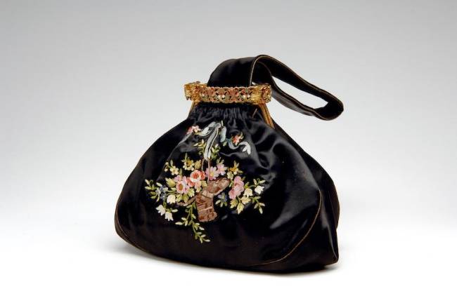 Black silk satin embroidered bag, circa 1915, gift of Josie Balaban Couture. Photo: Museum at FIT