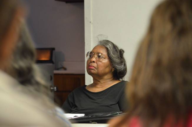 Jean Green Dorsey at a Stonehenge Village tenants meeting last year. Photo by Daniel Fitzsimmons.