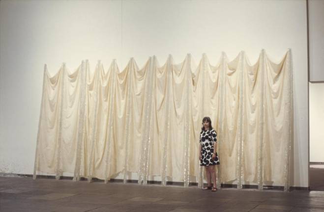 At the Guggenheim Museum – Installation view, Eva Hesse: Expanded Expansion, Solomon R. Guggenheim Museum, Photo: Midge Wattles and Ariel Ione Williams © Solomon R. Guggenheim Foundation, New York