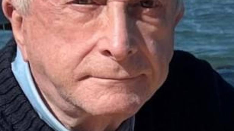 Janusz Gorzynski, an UES psychiatrist who was born in Warsaw, Poland, was killed only a block from his home in NYC. He was struck by a van that was turning left onto Park Ave. A memorial service is scheduled to be held Dec. 12 at Frank E. Campbell Funeral Home at 1076 Madison Ave. from 12:30 p.m. to 2 p.m.