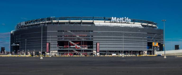 If Giants owners John Mara and Bob Tisch want fans to continue to fill Met Life Stadium next year, they should reward QB Daniel Jones with a big new $30 million contract ASAP. Photo: Flickr Commons