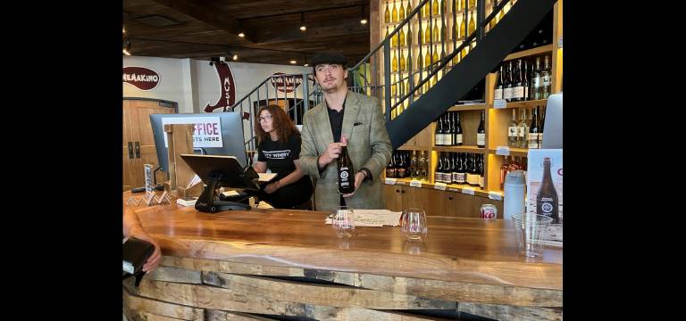 Concierge Ashley Catano and host Tony Golden display the grab-and-go rosé at City Winery Pier 57.