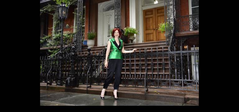 Quirky Karen Rempel outs her inner Miranda Hobbes at pal Carrie Bradshaw’s brownstone at 3 Gramercy Park West.