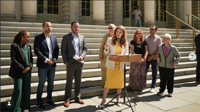 A press conference on August 4 called for the passing of 17 new laws regarding E-bike safety and registration. Since then, Menin appears to be backing away from one of the planks for corporate registration of e-bikes used by deliveristas.