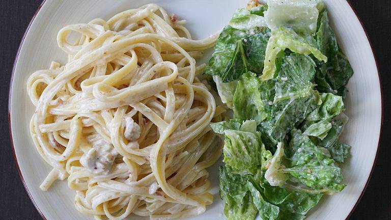 Protein builds and restores muscle mass, but it needs other ingredients to help it along. A meal of fettuccine alfredo with a side of Caesar salad could help, say some diet experts.